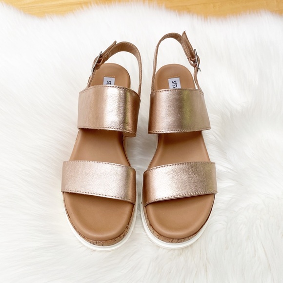 STEVE MADDEN Rose Gold Leather Platform Sandals - Picture 9 of 9